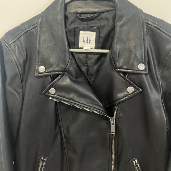 Leather Jacket ~ GAP ~ Faux Leather ~ Large ~  Chic 🍁🍂🧡 - Picture 4 of 10